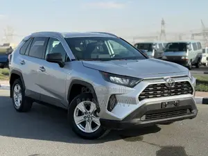 Toyota RAV4 LE 2021 Silver