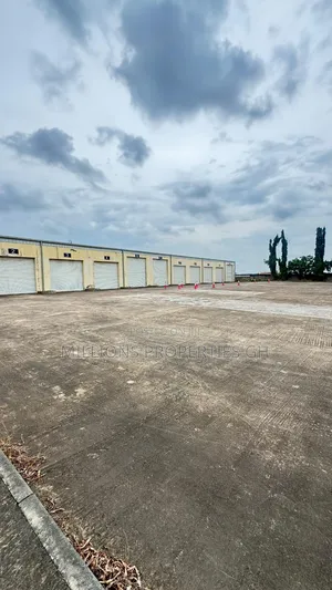 Warehouse /Mall/Station 4sale Amasaman
