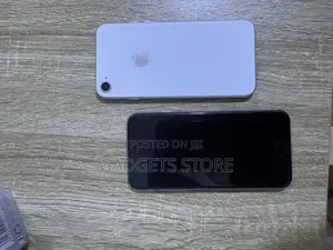 Apple iPhone SE (2022) 64 GB White