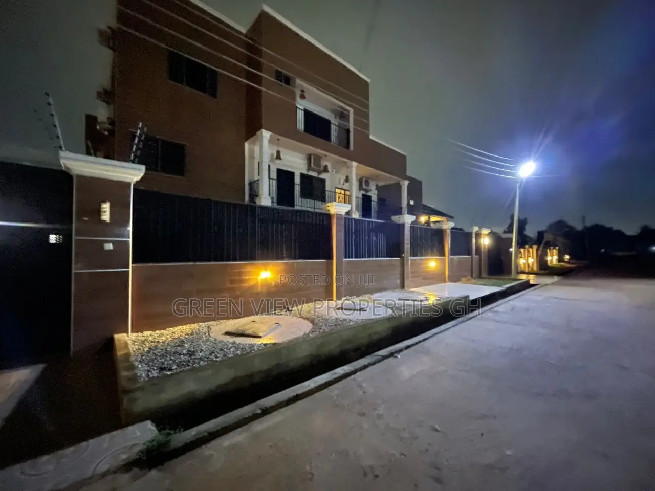 2bdrm Apartment in Ashaley Botwe for rent