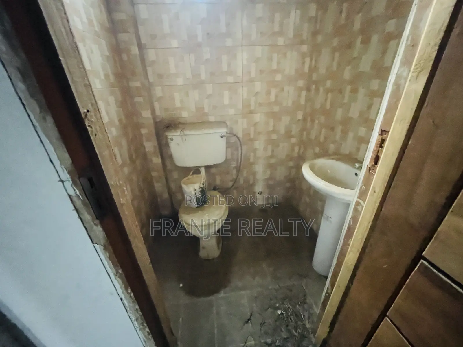Four Shop Together for Rent at Weija