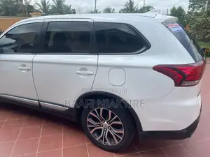Mitsubishi Outlander 2018 White