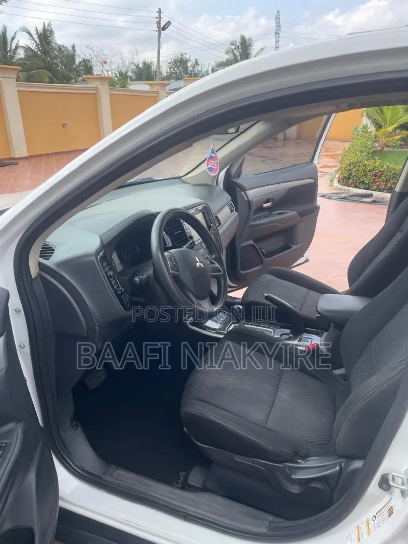 Mitsubishi Outlander 2018 White