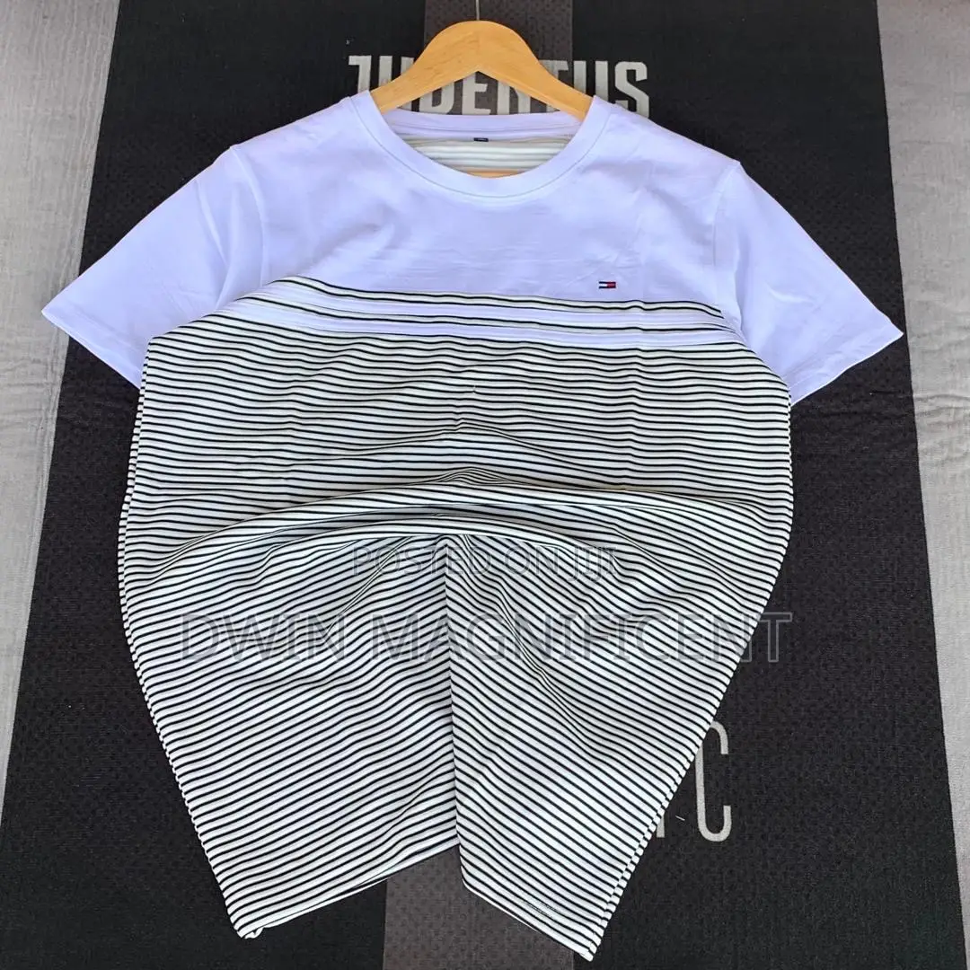 Tommy Hilfiger Short-Sleeve T-Shirt With a Horizontal Striped Design
