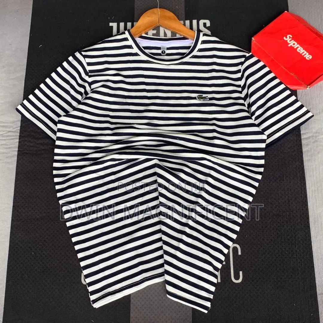 Tommy Hilfiger Short-Sleeve T-Shirt With a Horizontal Striped Design