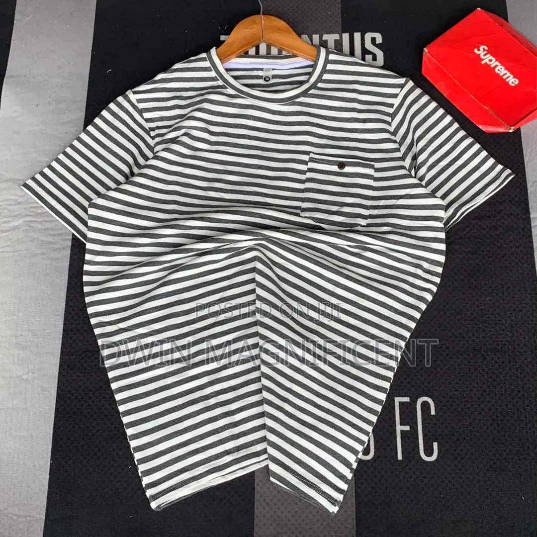 Tommy Hilfiger Short-Sleeve T-Shirt With a Horizontal Striped Design