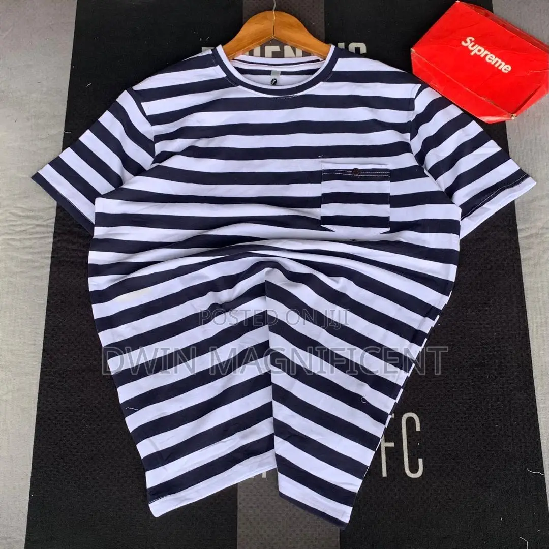 Tommy Hilfiger Short-Sleeve T-Shirt With a Horizontal Striped Design