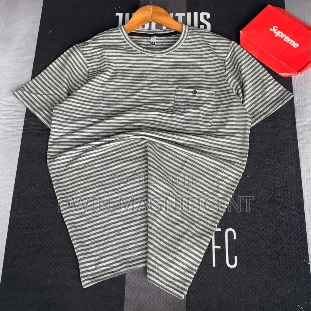Tommy Hilfiger Short-Sleeve T-Shirt With a Horizontal Striped Design