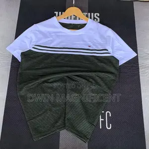 Tommy Hilfiger Short-Sleeve T-Shirt With a Horizontal Striped Design