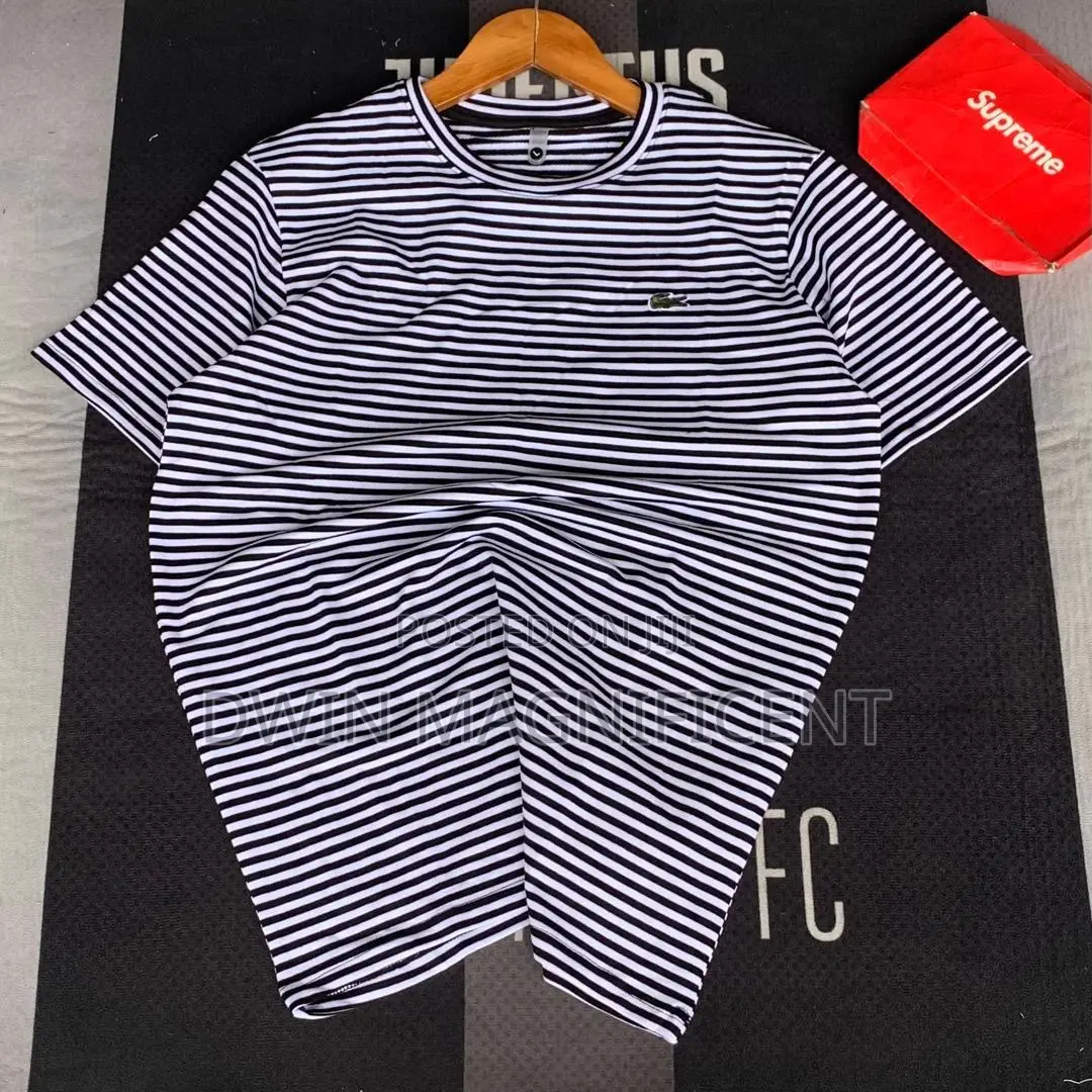 Tommy Hilfiger Short-Sleeve T-Shirt With a Horizontal Striped Design
