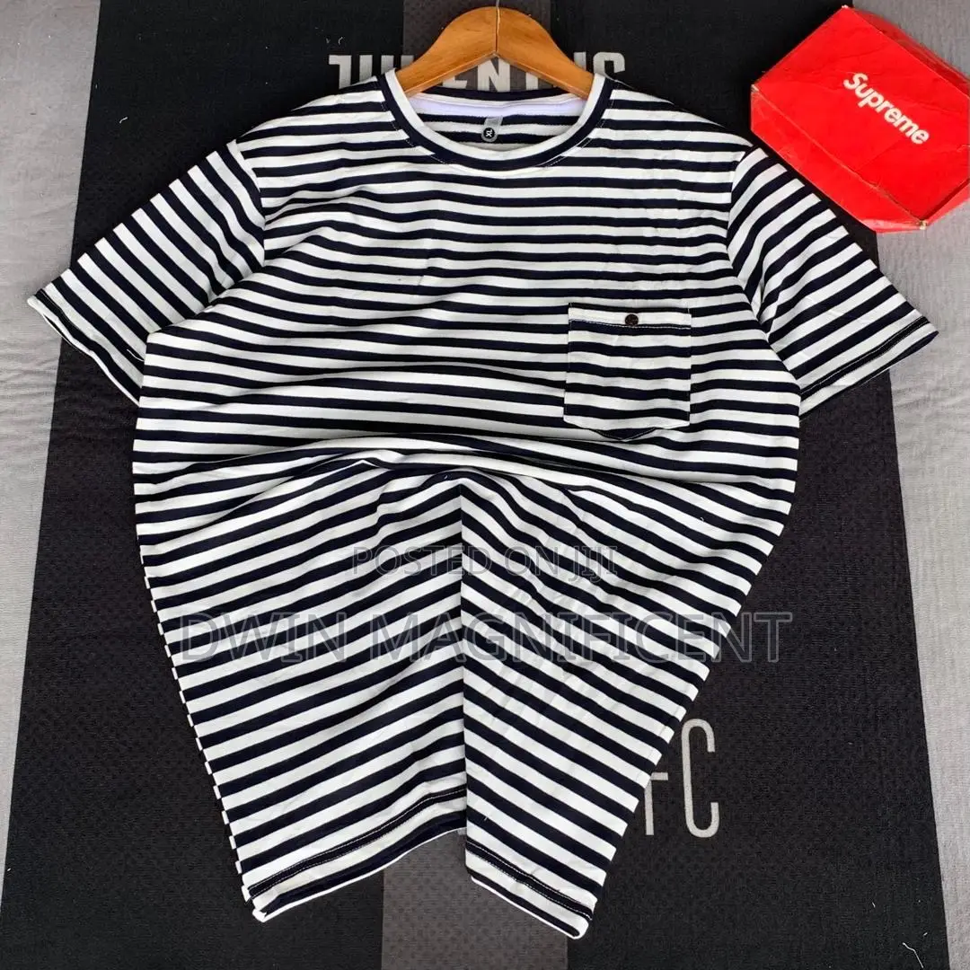 Tommy Hilfiger Short-Sleeve T-Shirt With a Horizontal Striped Design