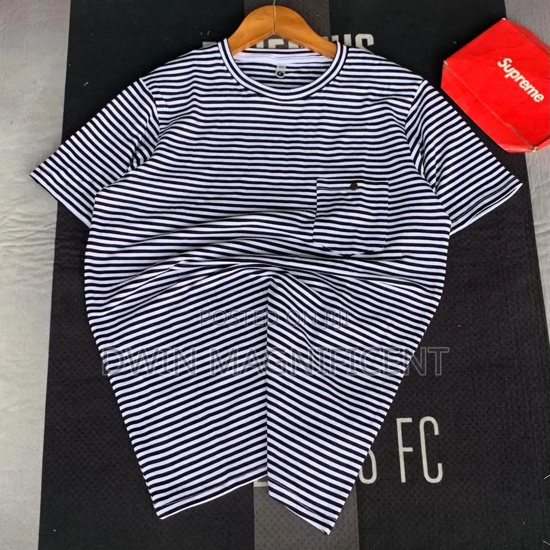 Tommy Hilfiger Short-Sleeve T-Shirt With a Horizontal Striped Design