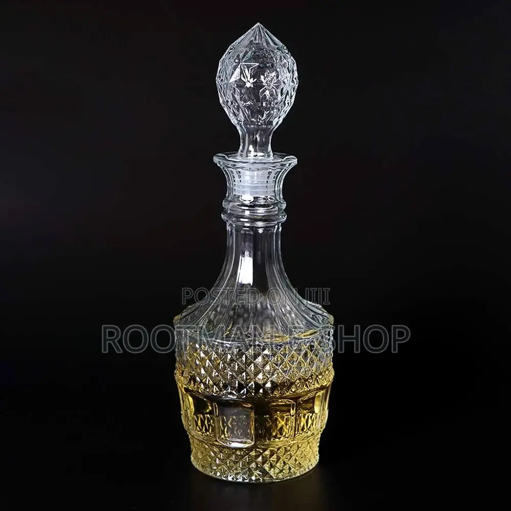 Luxurious Whiskey Decanter With Diamond Pattern