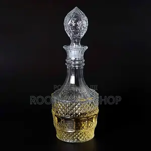 Luxurious Whiskey Decanter With Diamond Pattern