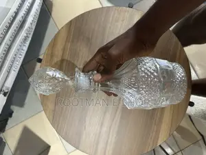 Luxurious Whiskey Decanter With Diamond Pattern