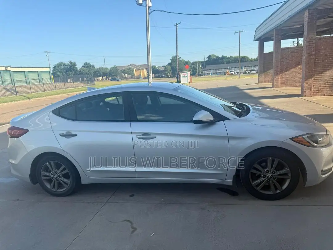 Hyundai Elantra 2018 Silver