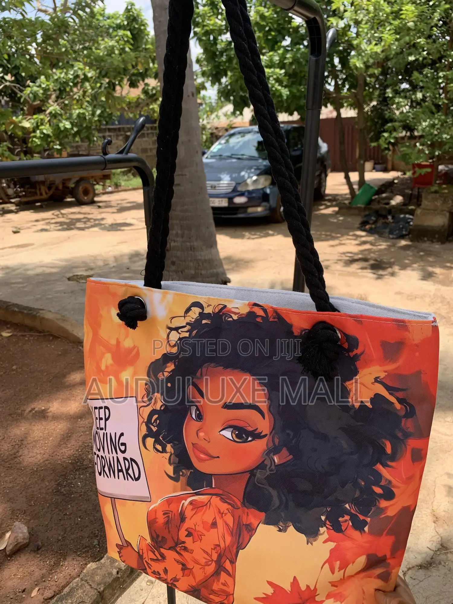 Large-Capacity Tote Bag
