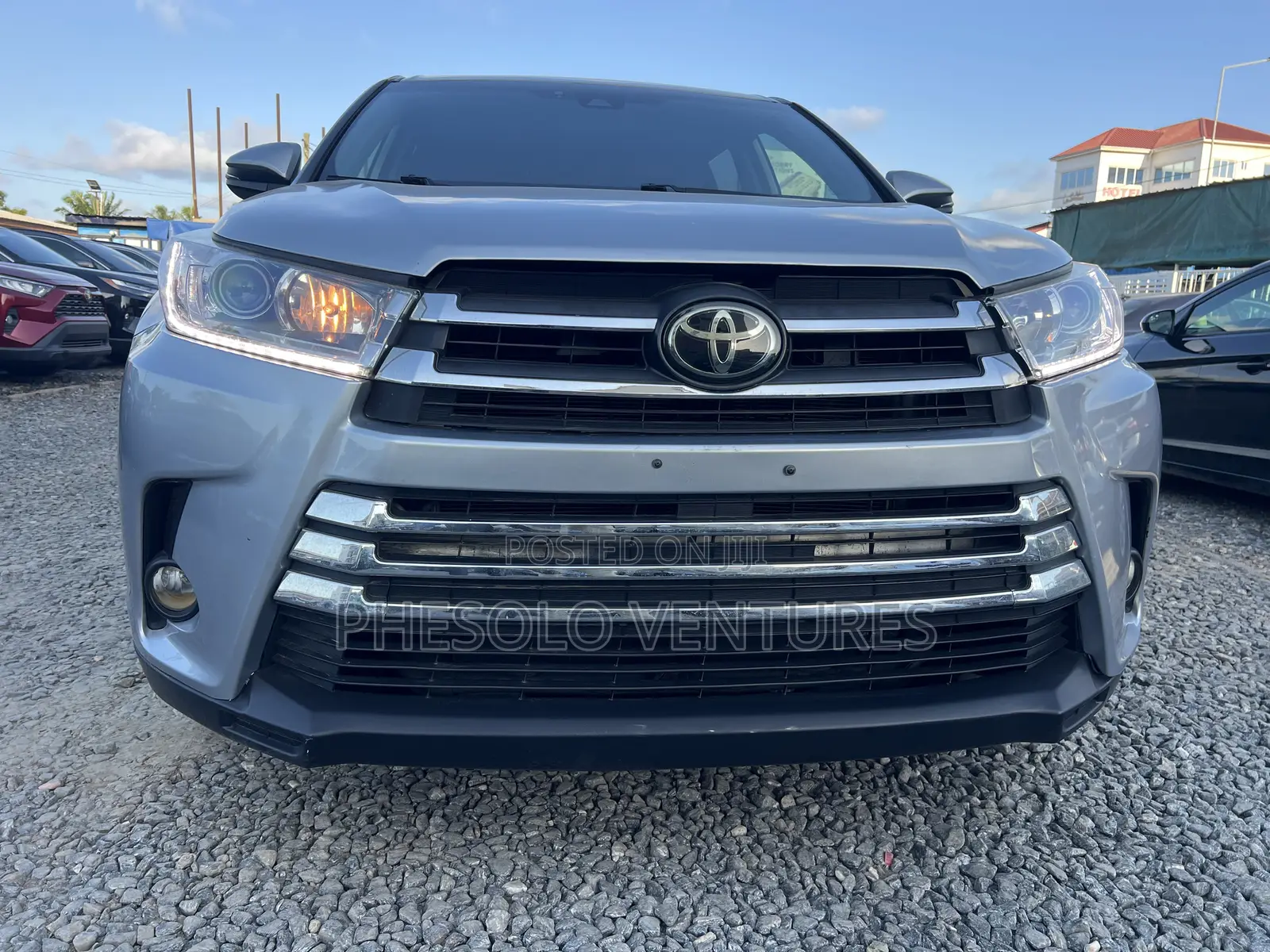 Toyota Highlander LE Plus 2019 Silver