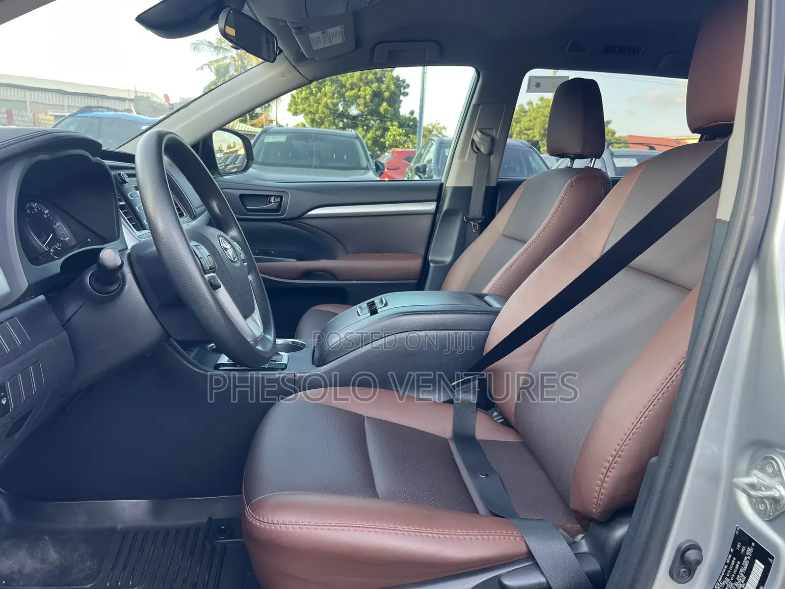 Toyota Highlander LE Plus 2019 Silver