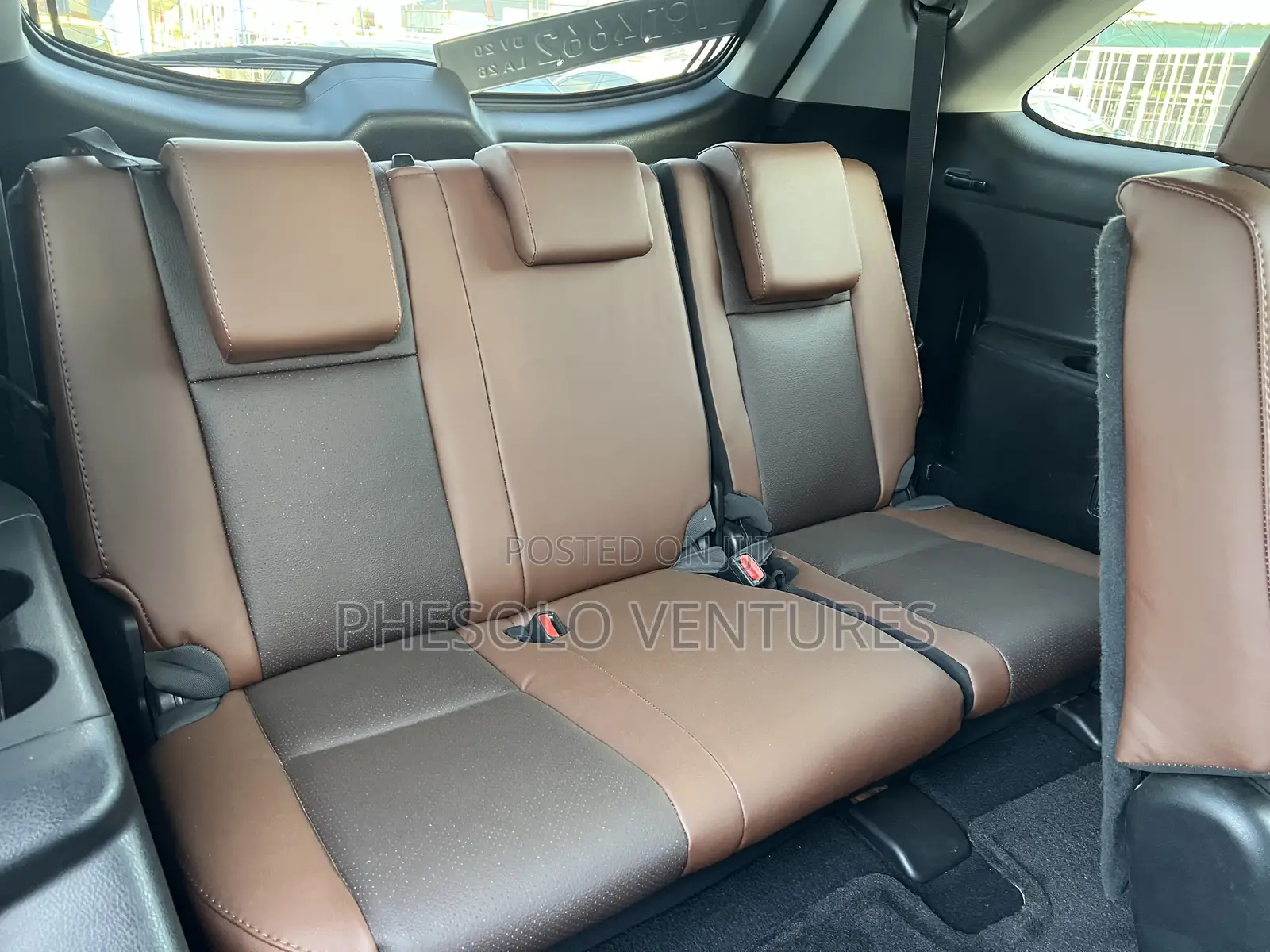 Toyota Highlander LE Plus 2019 Silver