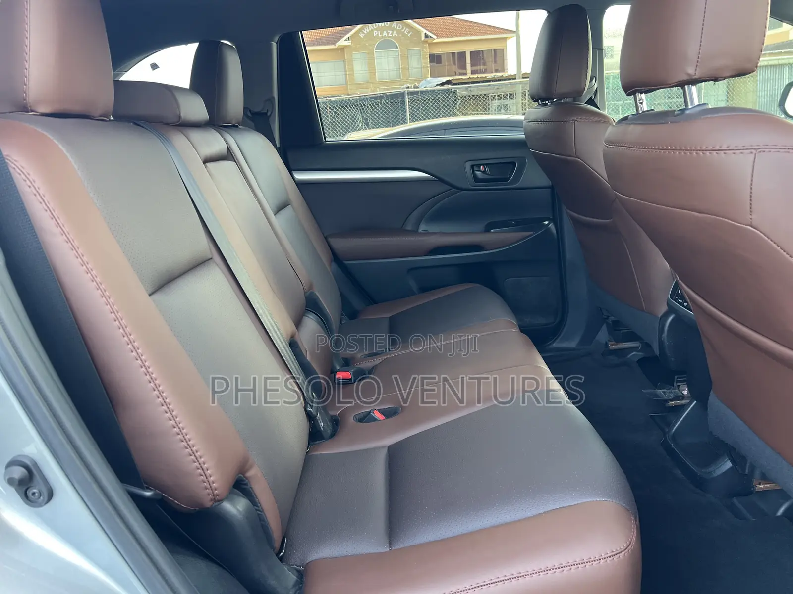 Toyota Highlander LE Plus 2019 Silver
