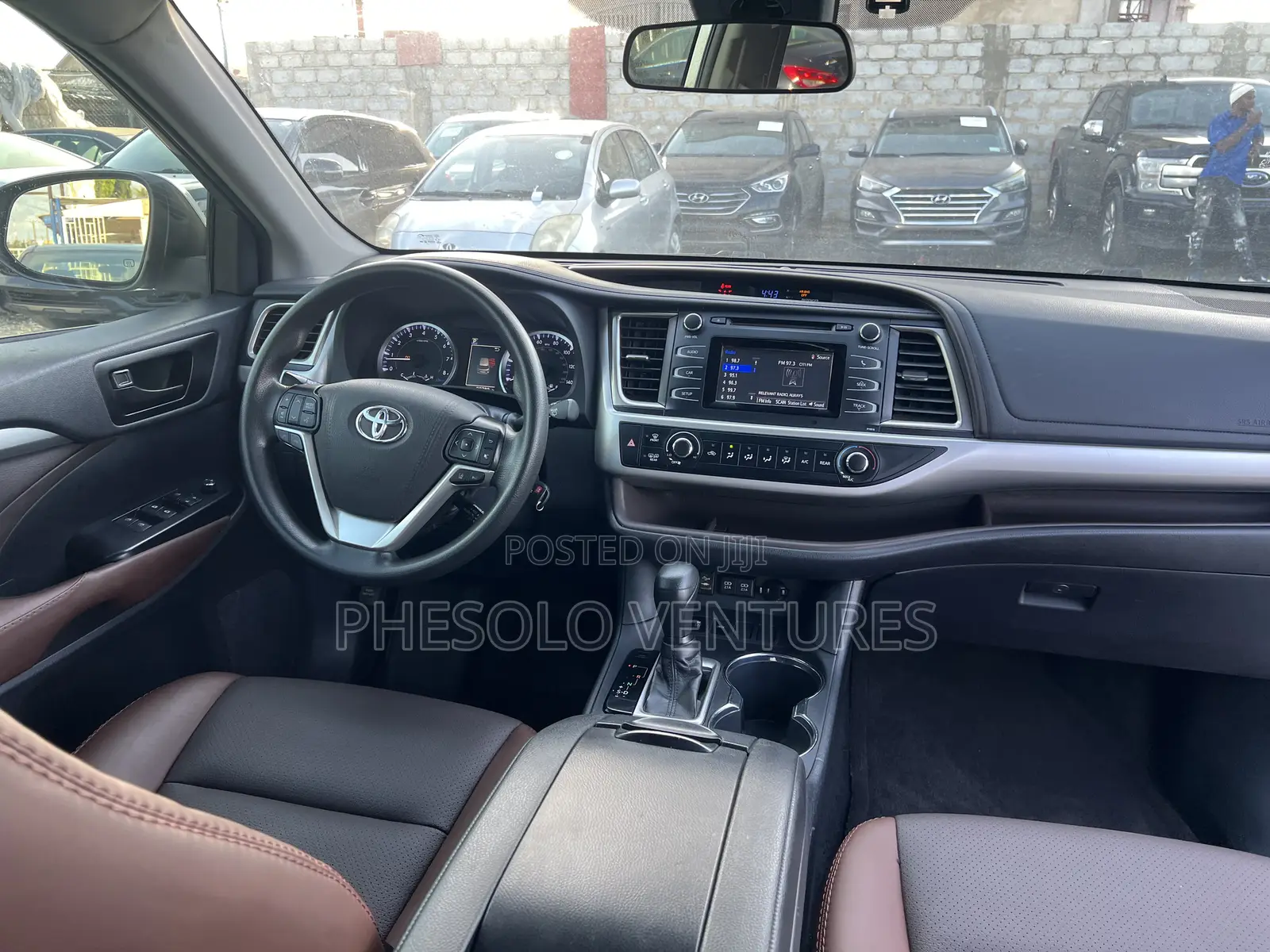 Toyota Highlander LE Plus 2019 Silver