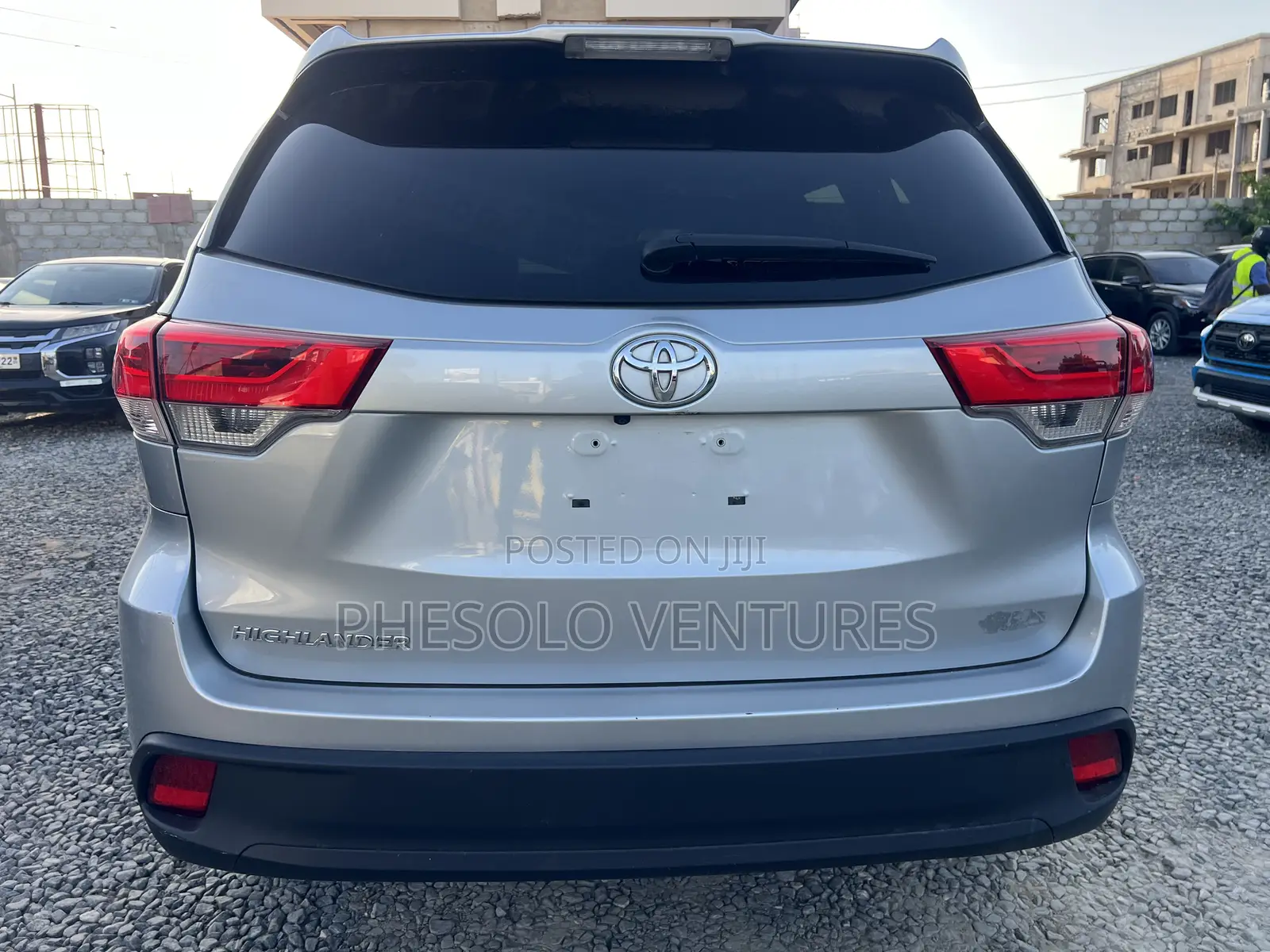 Toyota Highlander LE Plus 2019 Silver
