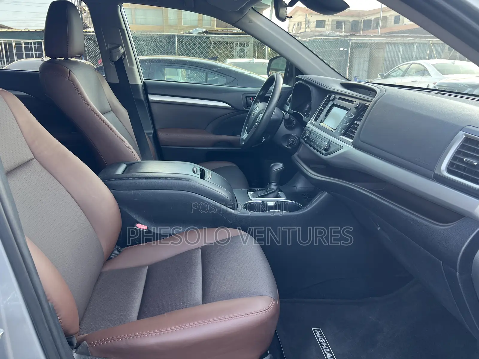 Toyota Highlander LE Plus 2019 Silver