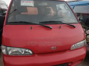 Hyundai H-100 2000 Red