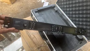 Shura Axt 800 Wireless Microphone