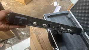 Shura Axt 800 Wireless Microphone