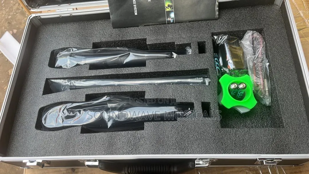 Shura Axt 800 Wireless Microphone