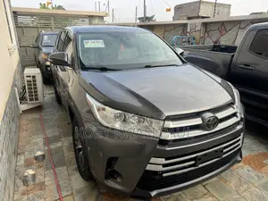 Toyota Highlander LE 4x2 (2.7L 4cyl 6A) 2018 Gray