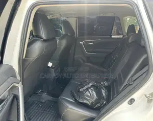 Toyota RAV4 XLE AWD 2019 White