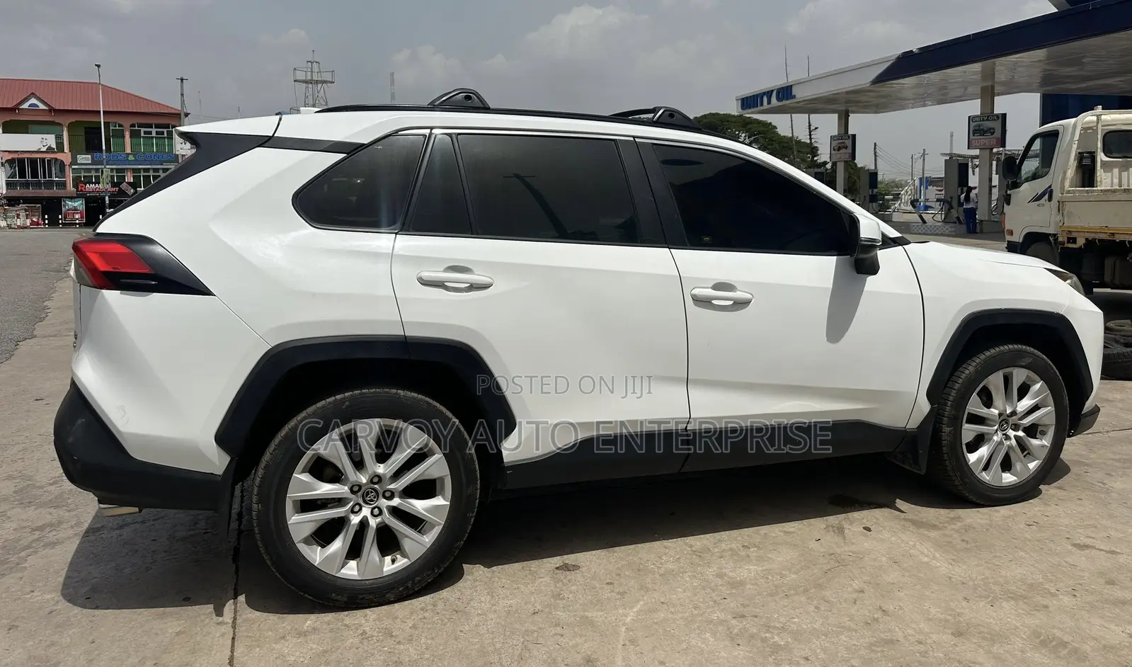 Toyota RAV4 XLE AWD 2019 White