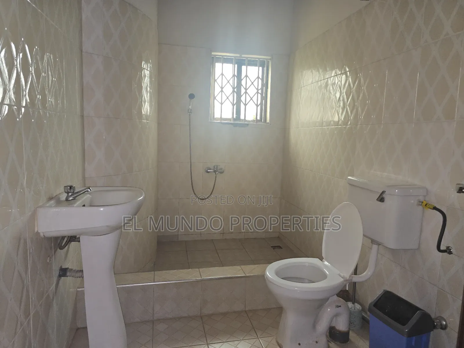 2bdrm Apartment in Ipt Denchembuosu, Kumasi Metropolitan for rent