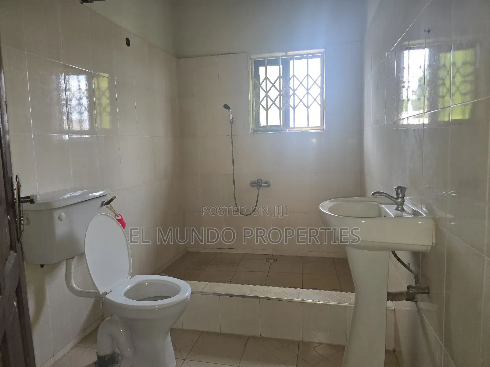 2bdrm Apartment in Ipt Denchembuosu, Kumasi Metropolitan for rent
