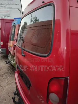 Hyundai H-100 2000 Red