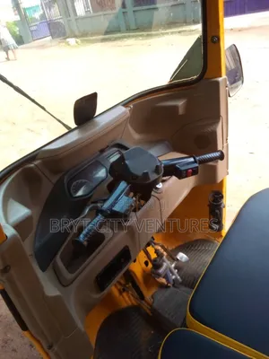 Bajaj RE 2025 Yellow