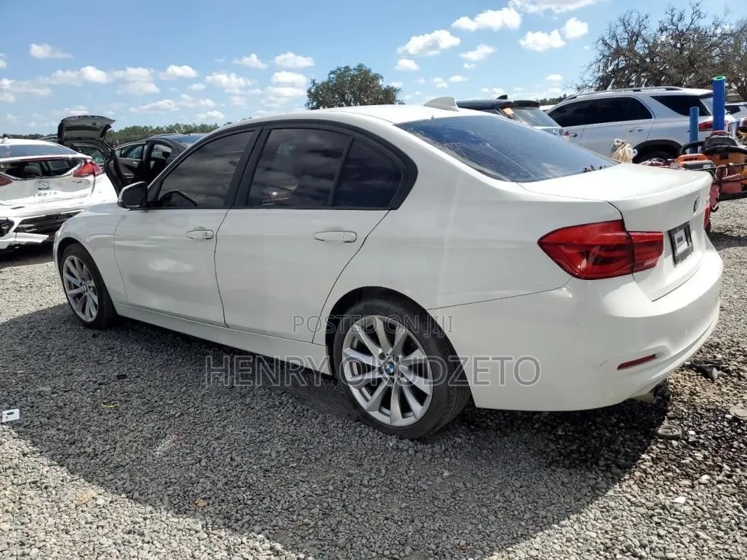 BMW 320i Sedan RWD 2018 White
