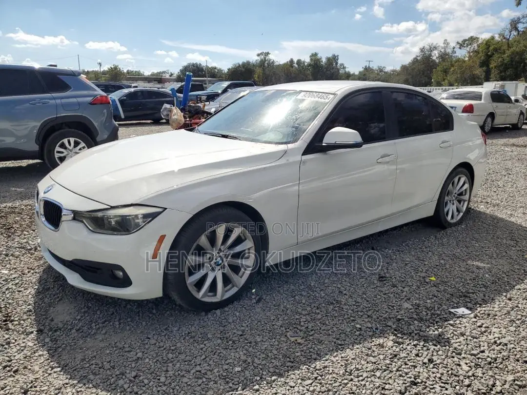 BMW 320i Sedan RWD 2018 White