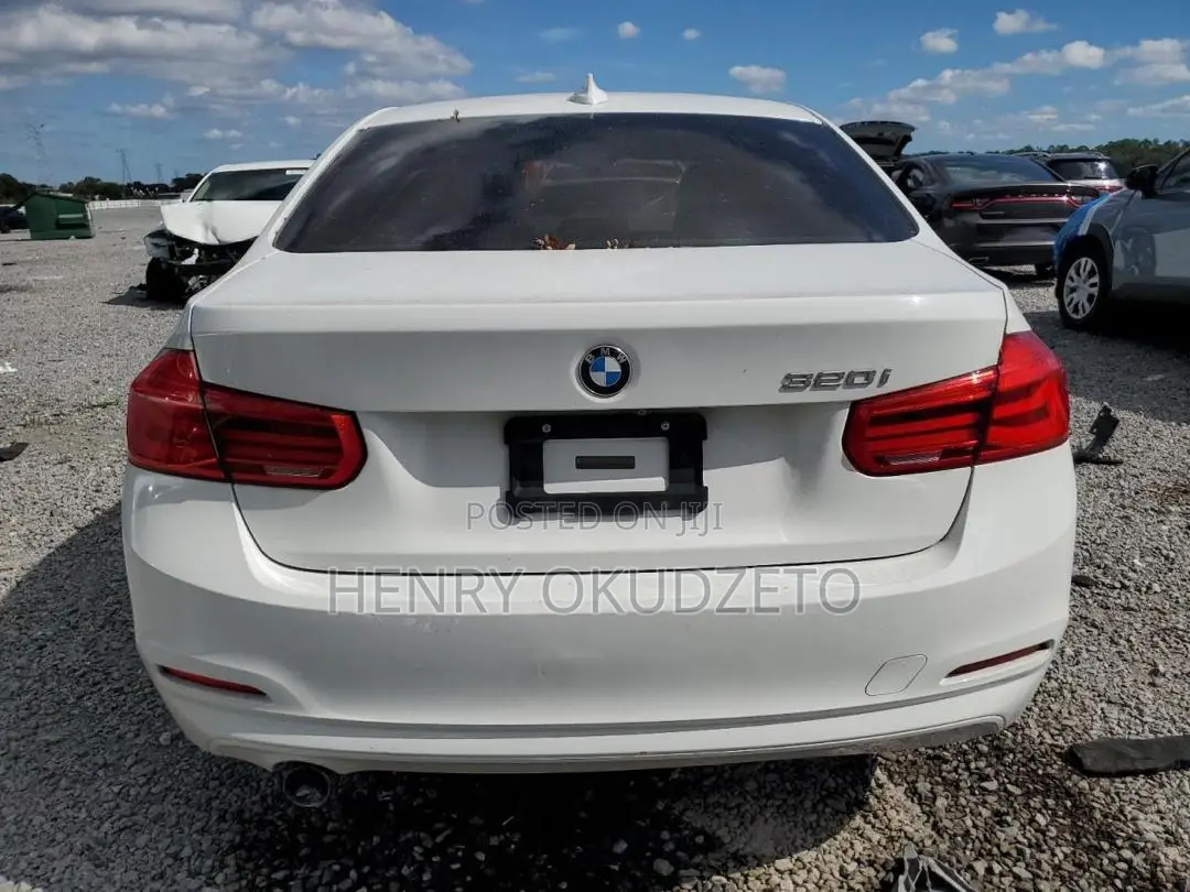 BMW 320i Sedan RWD 2018 White