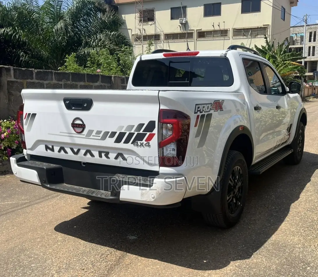 New Nissan Navara 2025 White