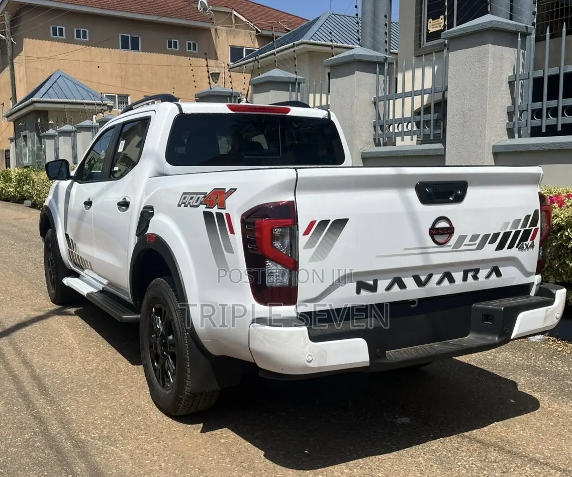 New Nissan Navara 2025 White