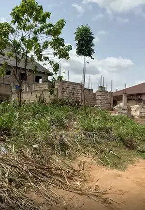 5 Bedroom Uncompleted Building 90x90 Size On 100x90 Land