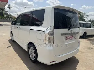 Toyota Voxy 2012 White