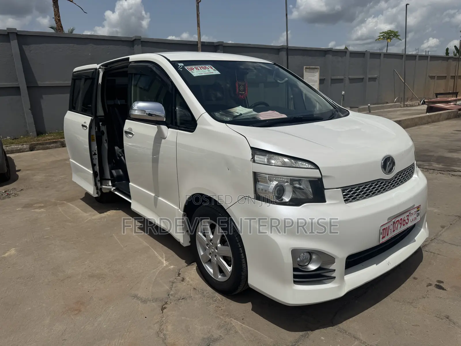 Toyota Voxy 2012 White