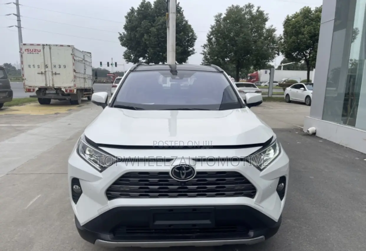 Toyota RAV4 2021 White