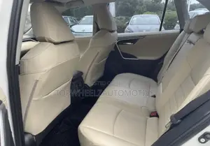 Toyota RAV4 2021 White