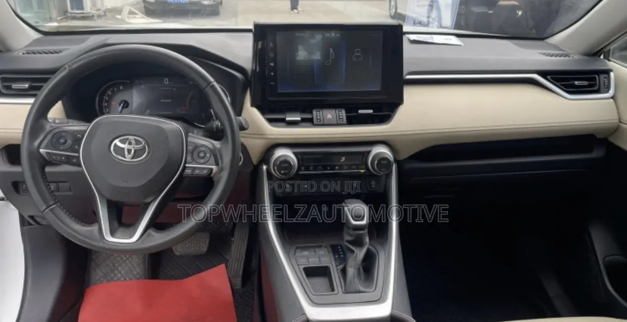 Toyota RAV4 2021 White